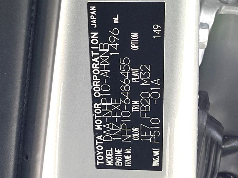 2016 Toyota Aqua DAA-NHP10 (UW-6aacad747d6b2)[1]