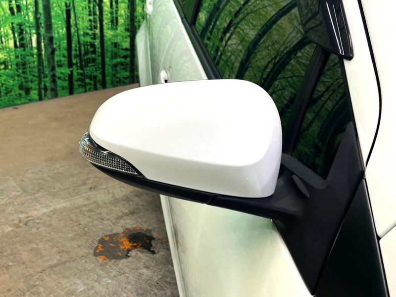 2017 Toyota Aqua DAA-NHP10 (UW-6aacad75f0548)[8]