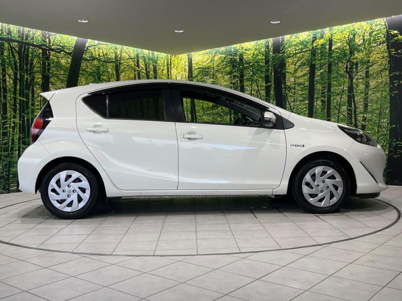 2017 Toyota Aqua DAA-NHP10 (UW-6aacad761d971)[9]