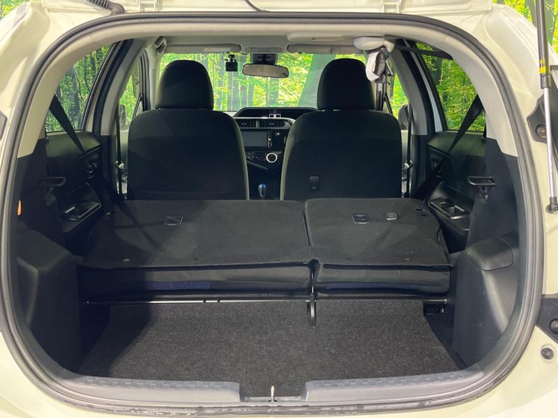 2017 Toyota Aqua DAA-NHP10 (UW-6aacad761d971)[24]