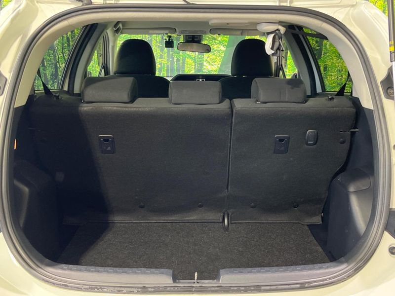 2017 Toyota Aqua DAA-NHP10 (UW-6aacad761d971)[23]