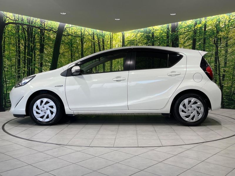 2017 Toyota Aqua DAA-NHP10 (UW-6aacad761d971)[17]