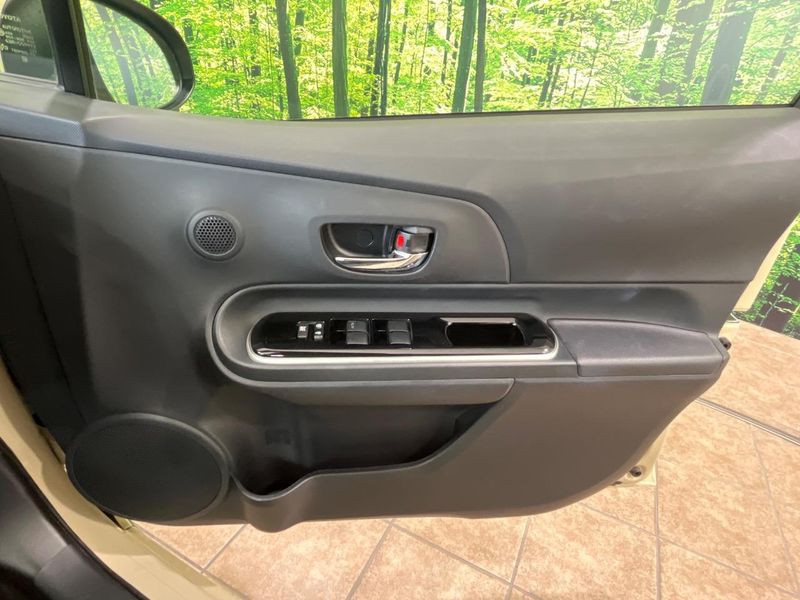 2017 Toyota Aqua DAA-NHP10H (UW-6aacad777c39e)[28]