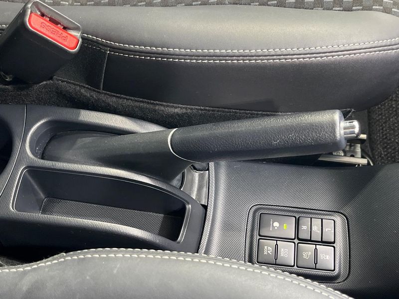 2017 Toyota Aqua DAA-NHP10H (UW-6aacad777c39e)[14]