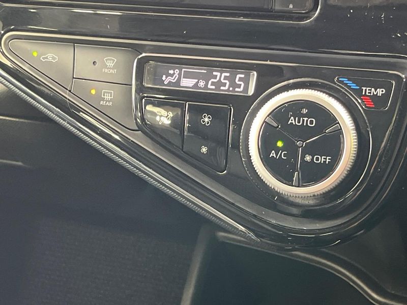 2017 Toyota Aqua DAA-NHP10H (UW-6aacad777c39e)[12]