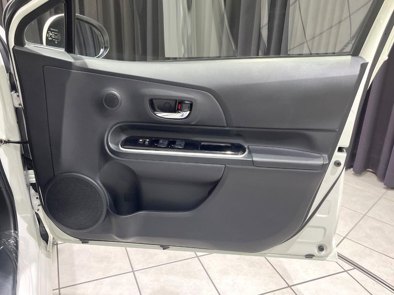 2018 Toyota Aqua DAA-NHP10 (UW-6aacad79679e9)[23]