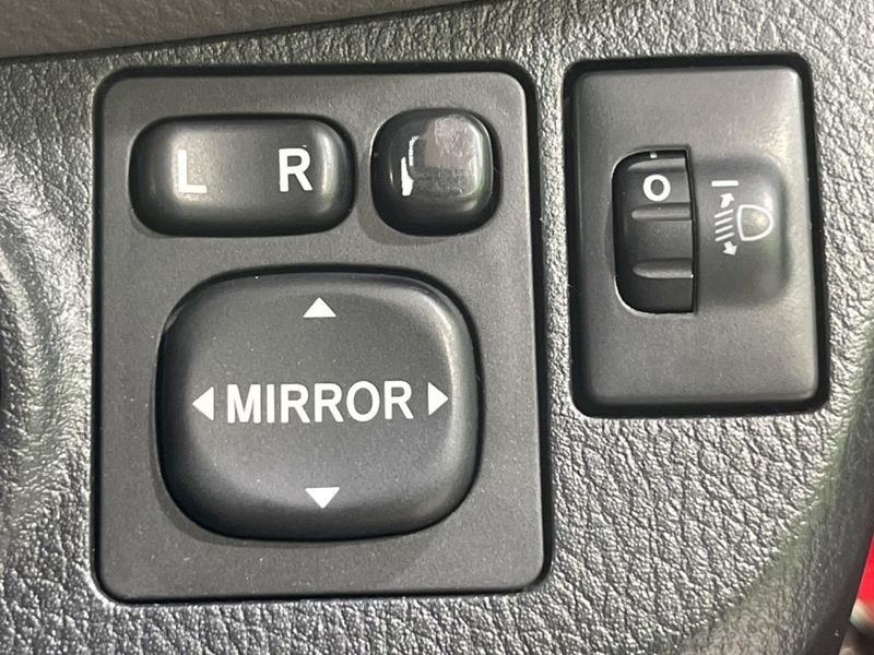 2016 Toyota Vitz DBA-NSP130 (UW-6aacad8166c55)[23]