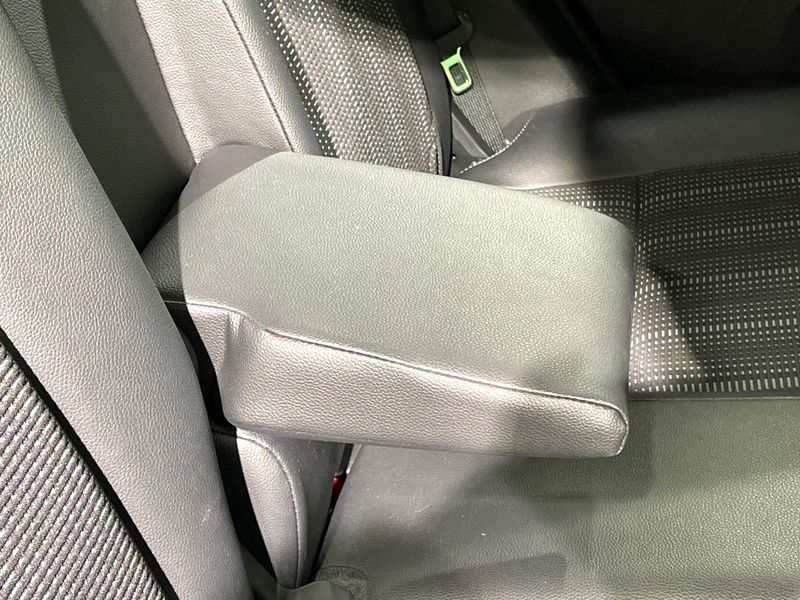 2014 Honda Vezel DAA-RU3 (UW-6aacada807316)[19]