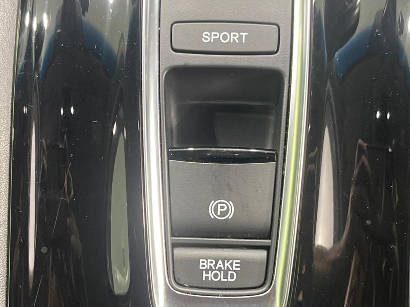 2018 Honda Vezel DAA-RU3 (UW-6aacadac9b2d5)[17]
