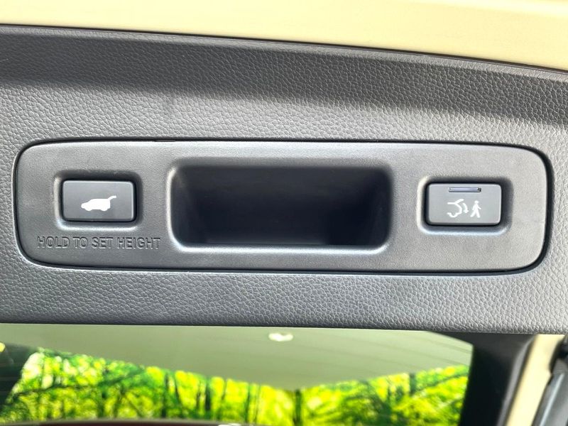 2022 Honda Vezel 6AA-RV5 (UW-6aacadb1737ed)[17]