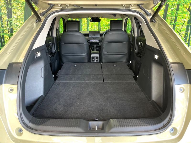 2022 Honda Vezel 6AA-RV5 (UW-6aacadb1737ed)[13]