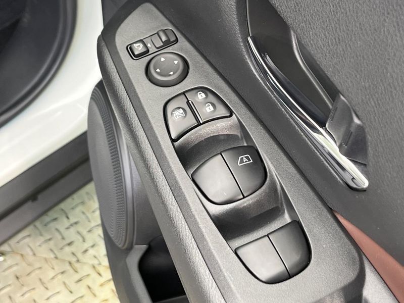 2022 Nissan Kicks 6AA-SNP15 (UW-6aacaddb349b4)[23]