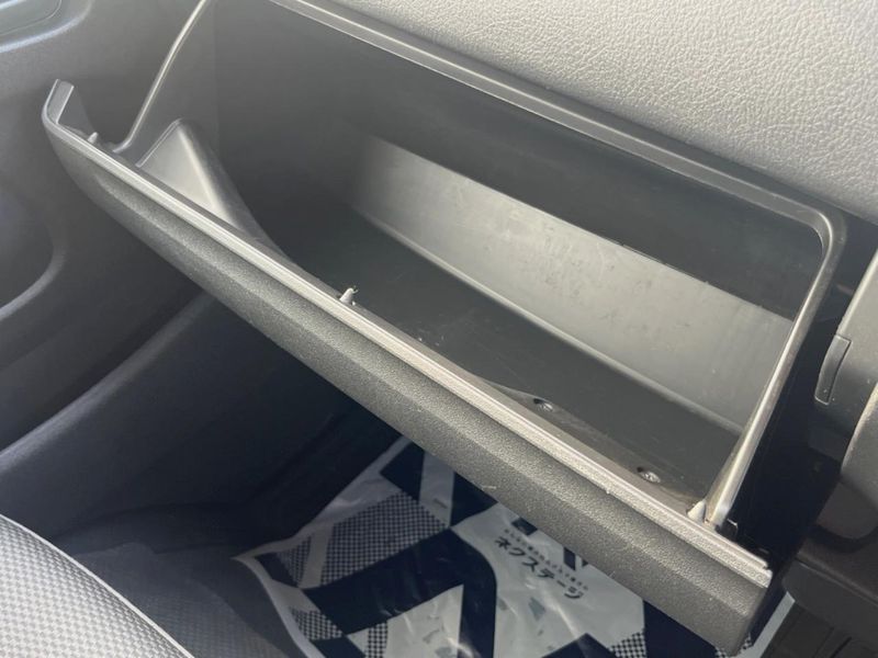 2016 Toyota Hiace Van CBF-TRH200V (UW-6aacade8a5660)[4]