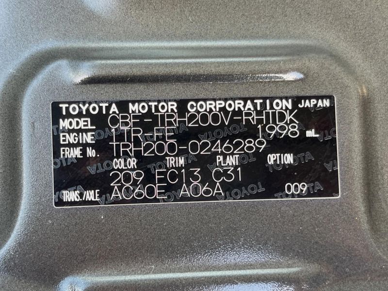 2016 Toyota Hiace Van CBF-TRH200V (UW-6aacade8a5660)[1]