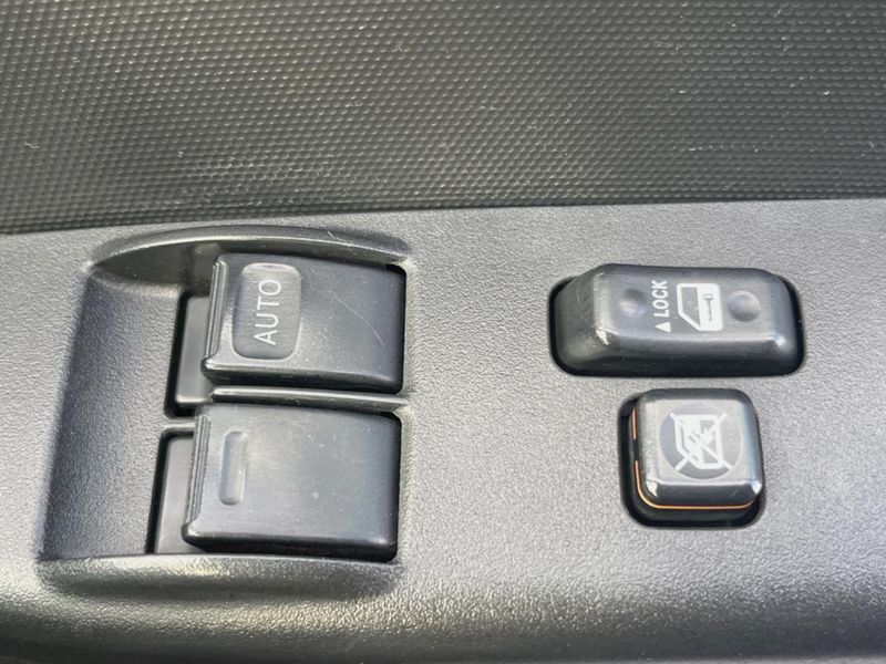 2016 Toyota Hiace Van CBF-TRH200V (UW-6aacade8a5660)[9]