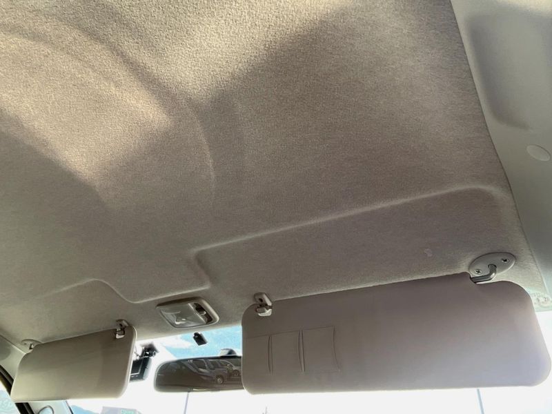 2016 Toyota Hiace Van CBF-TRH200V (UW-6aacade8a5660)[15]