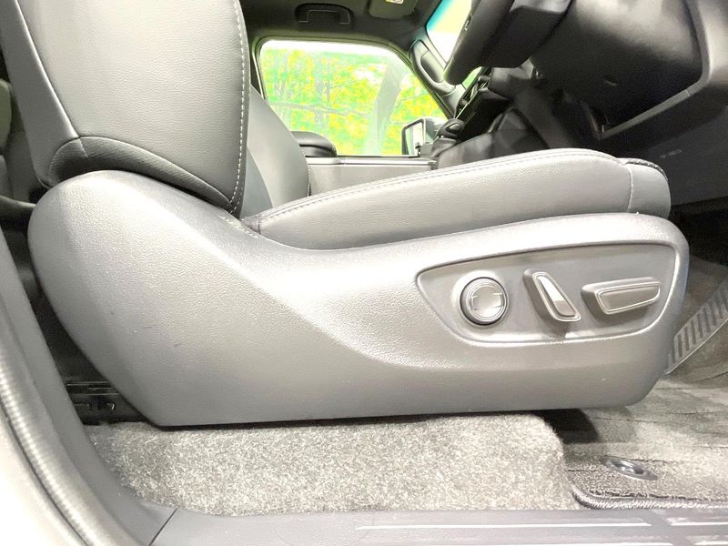 2025 Toyota Land Cruiser 250 3BA-TRJ250W (UW-6aacadf9a2628)[19]