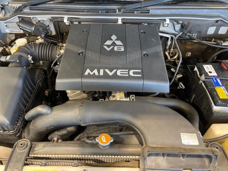 2006 Mitsubishi Pajero CBA-V97W (UW-6aacadff67f6e)[4]