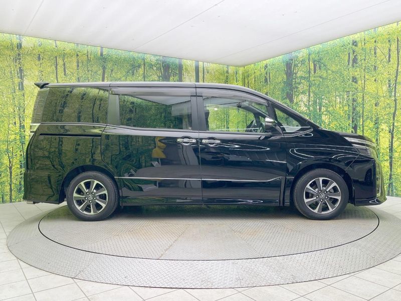 2017 Toyota Voxy DBA-ZRR80W (UW-6aacae57d4f4f)[11]
