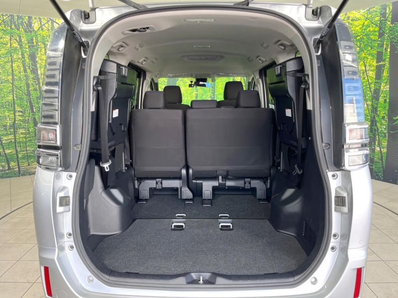 2019 Toyota Voxy DBA-ZRR80G (UW-6aacae5dbe8ba)[24]