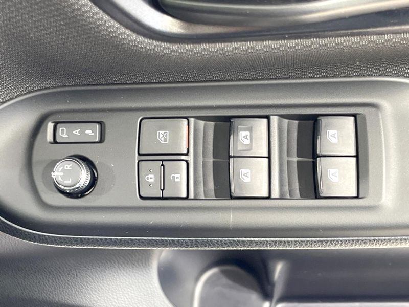 2019 Toyota Voxy DBA-ZRR80G (UW-6aacae5dbe8ba)[9]