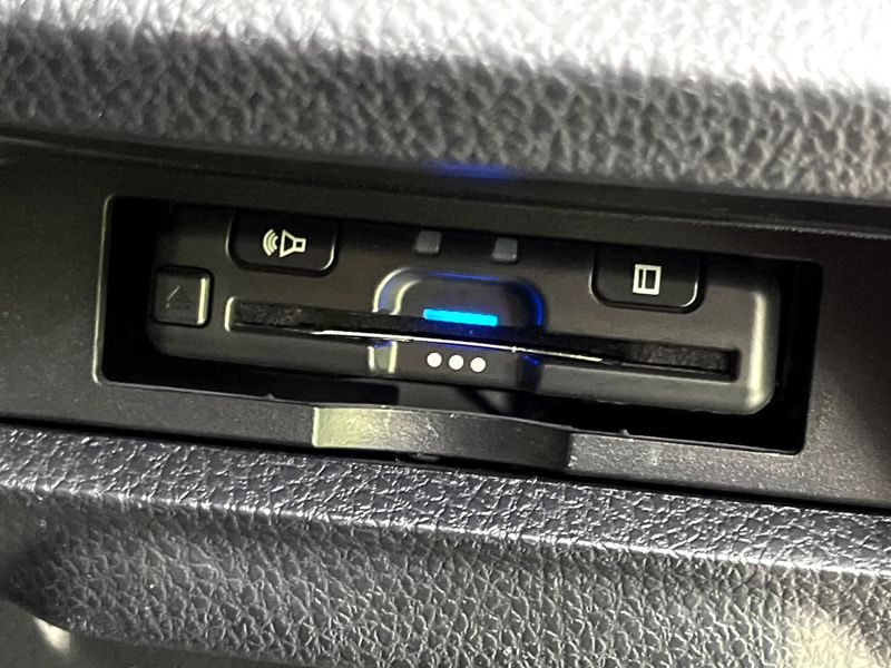 2020 Toyota Voxy DBA-ZRR80W (UW-6aacae5f6a415)[9]