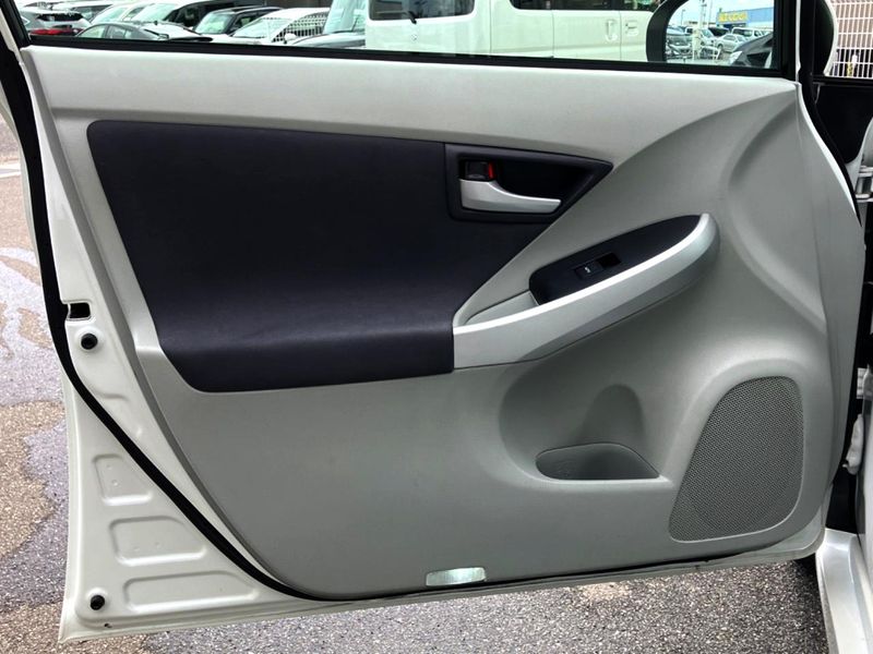 2011 Toyota Prius DAA-ZVW30 (UW-6aacae7541346)[7]