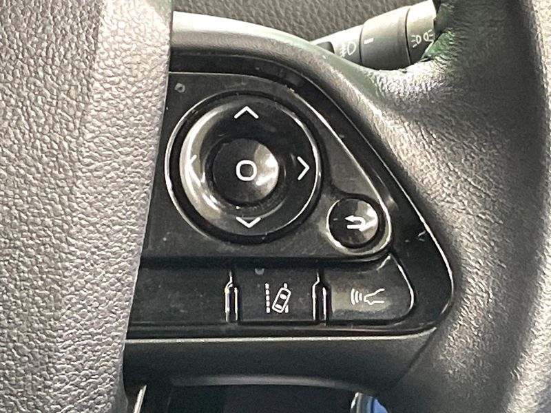 2017 Toyota Prius DAA-ZVW50 (UW-6aacae805e97a)[25]
