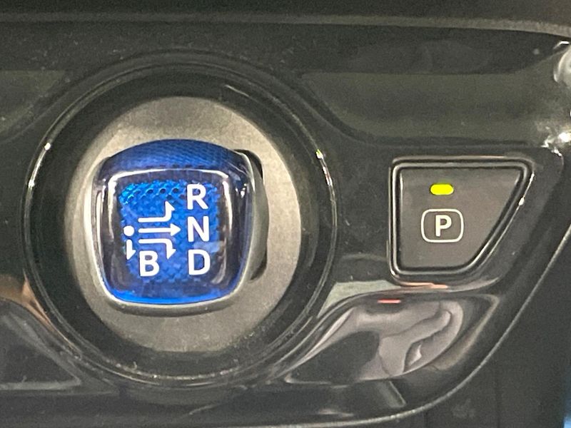 2017 Toyota Prius DAA-ZVW50 (UW-6aacae805e97a)[22]