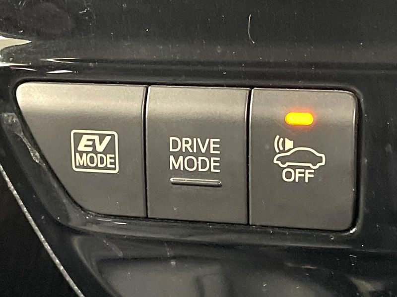 2017 Toyota Prius DAA-ZVW50 (UW-6aacae805e97a)[28]