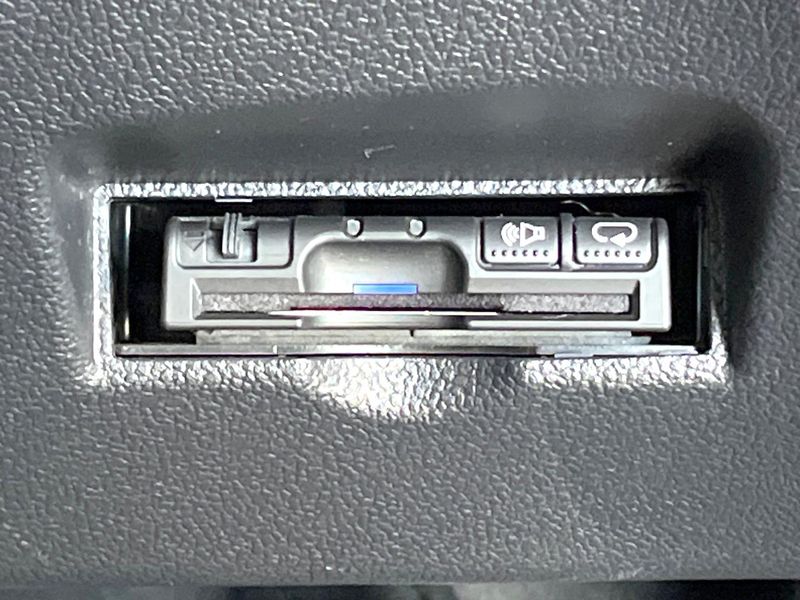 2017 Toyota Prius DAA-ZVW50 (UW-6aacae82e4ae5)[27]