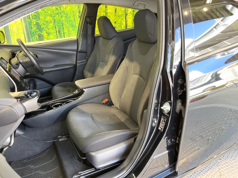 2017 Toyota Prius DAA-ZVW50 (UW-6aacae82e4ae5)[22]