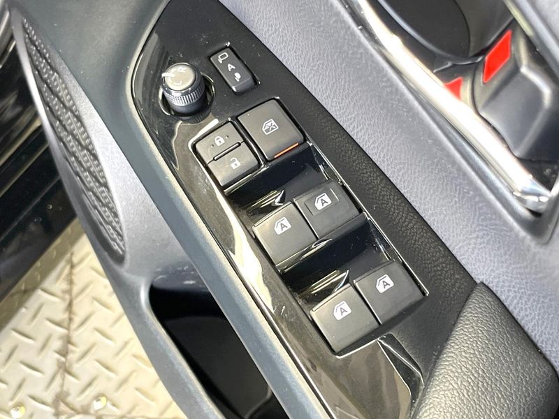 2017 Toyota Prius DAA-ZVW50 (UW-6aacae82e4ae5)[24]