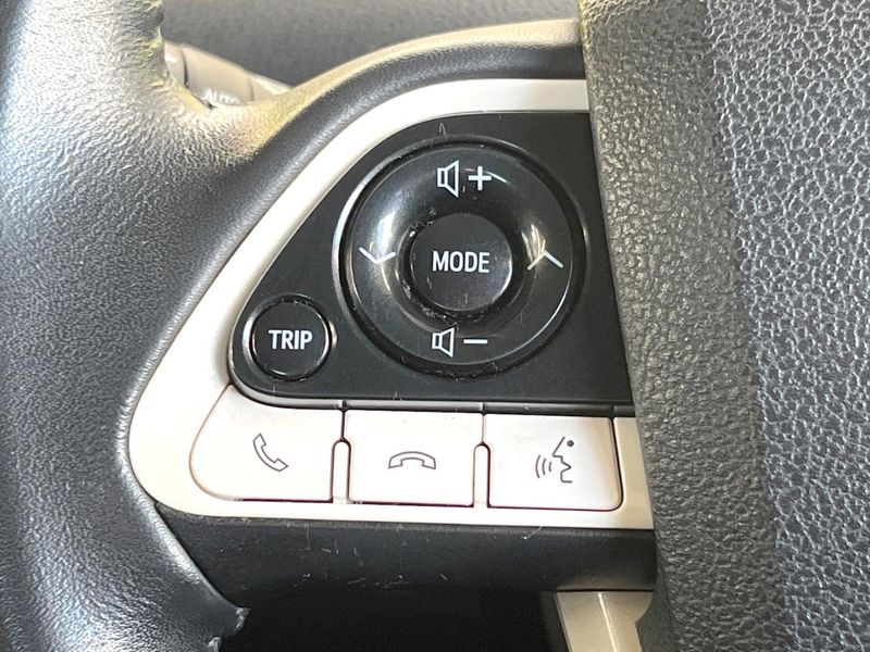 2017 Toyota Prius DAA-ZVW50 (UW-6aacae82e4ae5)[28]