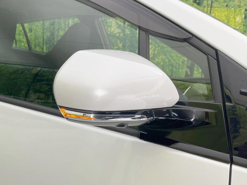 2022 Toyota Prius PHV 6LA-ZVW52 (UW-6aacae8d2d4ec)[5]