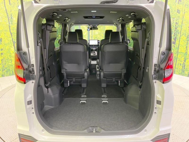 2023 Toyota Noah 6AA-ZWR90W (UW-6aacaea3a4d02)[13]