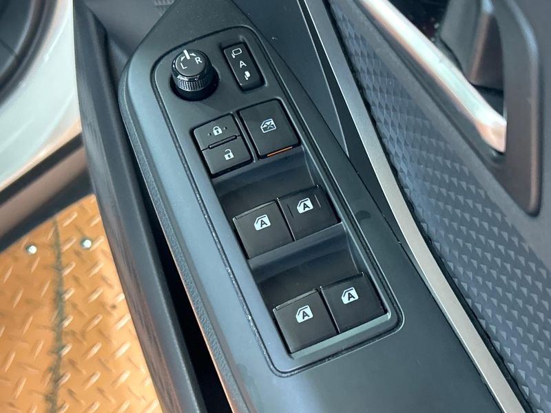 2019 Toyota C-HR DAA-ZYX10 (UW-6aacaeb6a7461)[0]