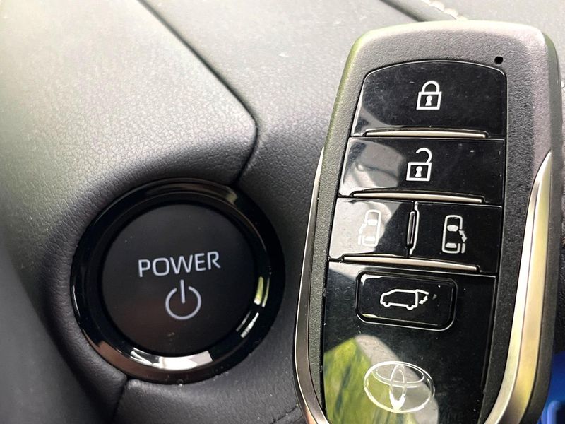 2023 Toyota Alphard Hybrid 6AA-AAHH40W (UW-6aadfb99b7186)[25]