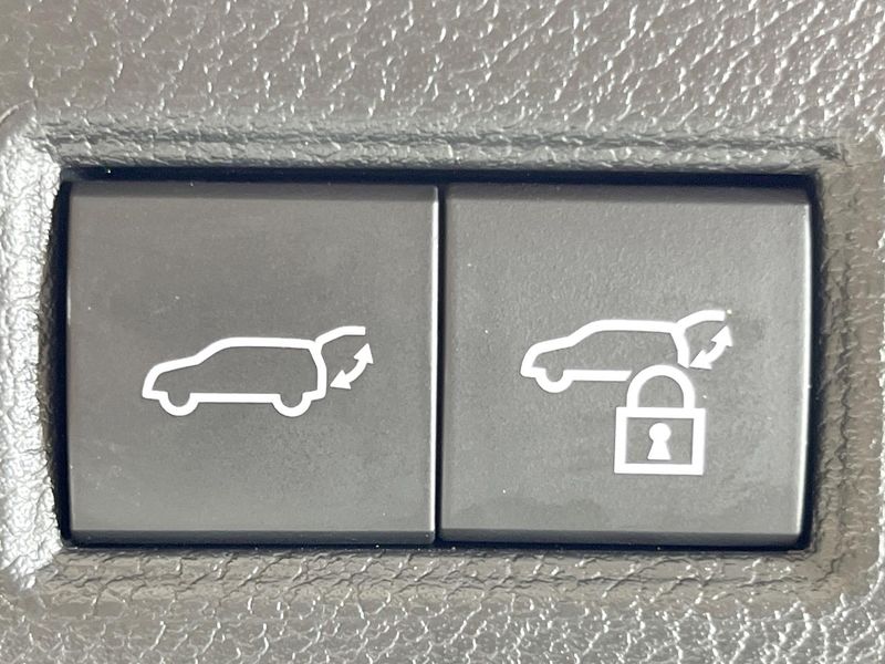 2020 Toyota Harrier Hybrid 6AA-AXUH80 (UW-6aadfbed2dae1)[9]