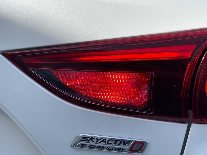 2018 Mazda Axela Sports LDA-BM2AS (UW-6aadfc4c70ea8)[12]