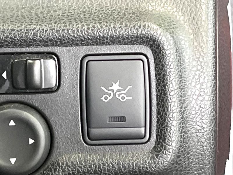 2015 Nissan Note DBA-E12 (UW-6aadfc803a9b1)[21]