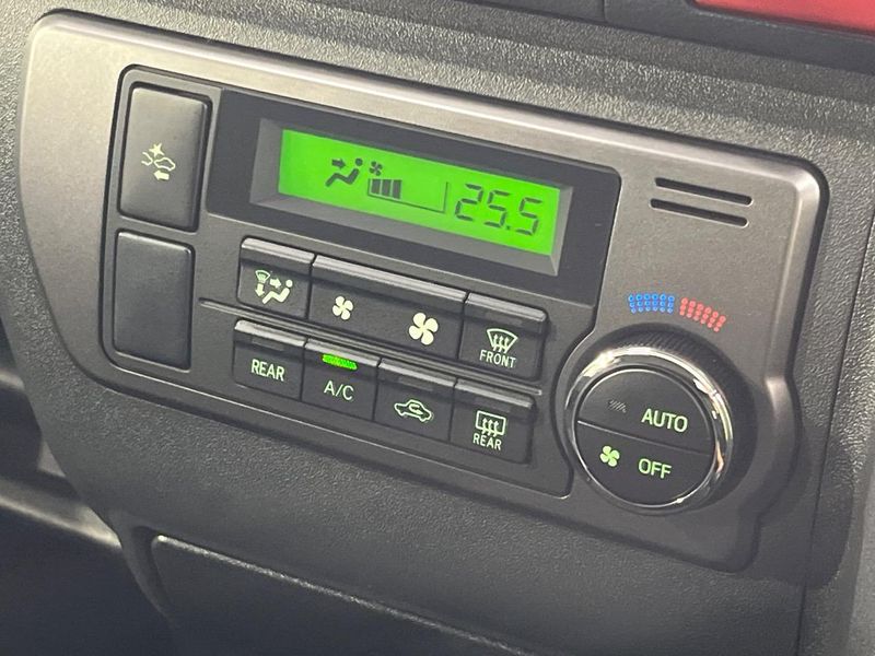 2018 Toyota Hiace Van QDF-GDH206V (UW-6aadfca6ab8da)[16]