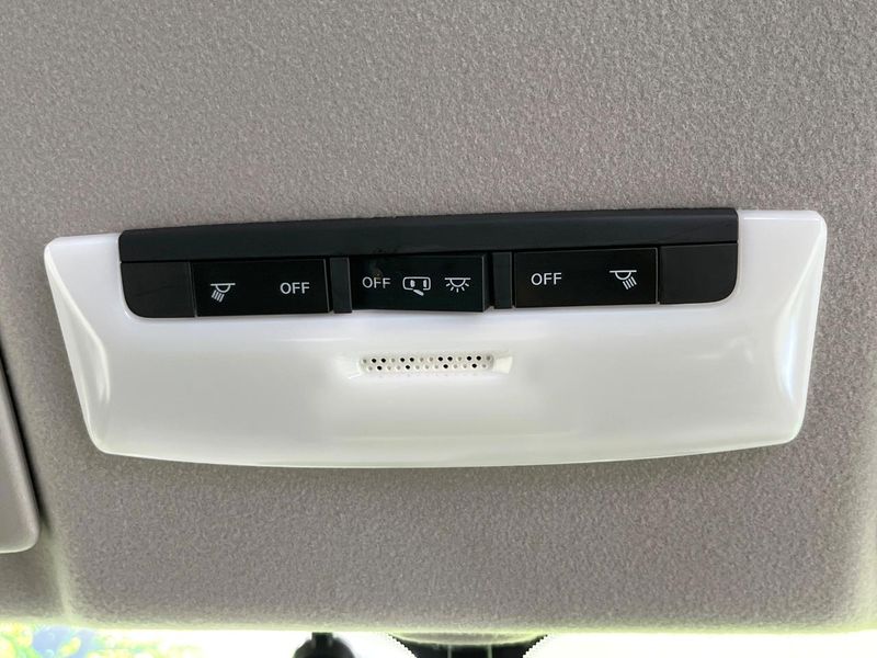 2017 Nissan Serena DAA-GFNC27 (UW-6aadfcbf4c914)[23]