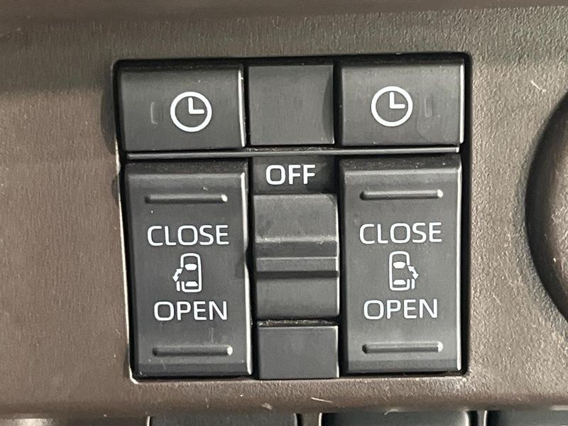 2020 Daihatsu Toll 5BA-M900S (UW-6aadfe2343030)[25]