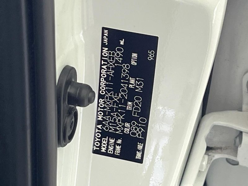 2022 Toyota Aqua 6AA-MXPK11 (UW-6aadfebff336c)[1]