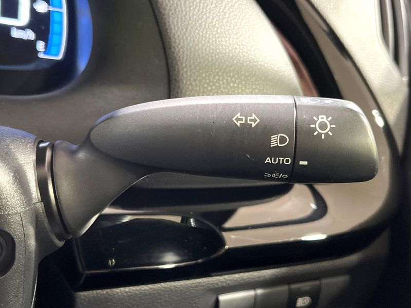 2022 Toyota Aqua 6AA-MXPK11 (UW-6aadfec106ccf)[16]
