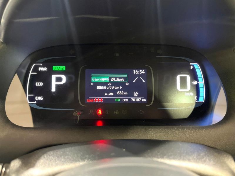2022 Toyota Aqua 6AA-MXPK11 (UW-6aadfec106ccf)[12]