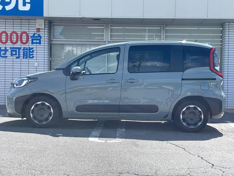 2022 Toyota Sienta 6AA-MXPL10G (UW-6aadfec772350)[4]