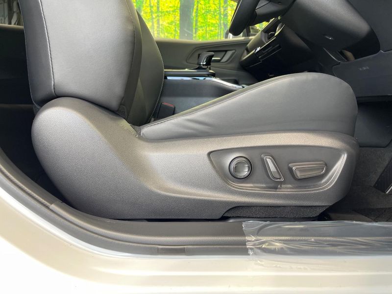 2023 Toyota Prius 6LA-MXWH61 (UW-6aadfee90884c)[23]