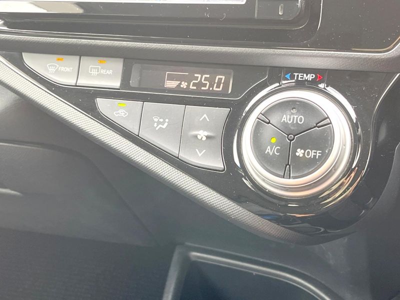 2015 Toyota Aqua DAA-NHP10 (UW-6aadff00e3416)[13]